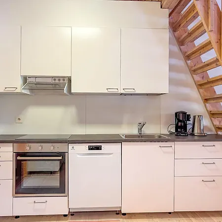 Lomakivakka - Roomy 2bd & Loft By The Lake, Free Wifi And Sauna アパート ルカ